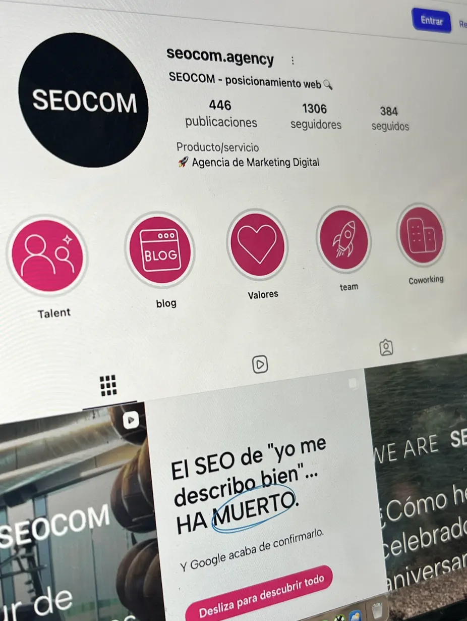 Perfil de Instagram de SEOCOM optimizado, con biografía clara, categoría de agencia de marketing digital y destacados temáticos ordenados